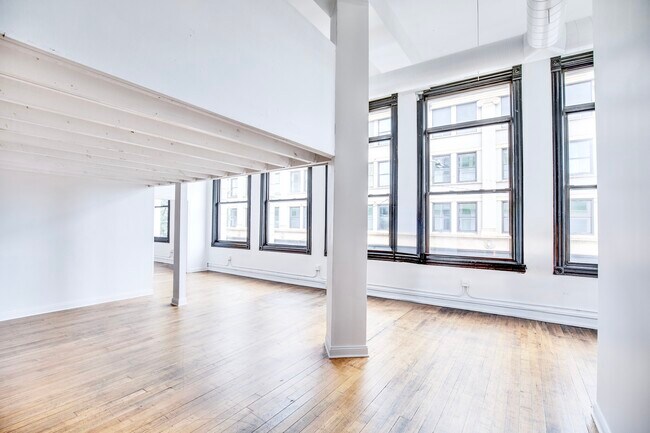 Building Photo - 1278 N Milwaukee Ave
