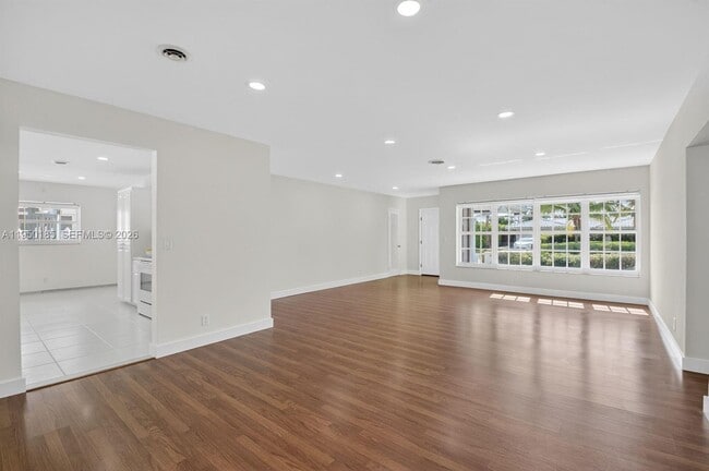 Building Photo - 1345 SW 9th Ave