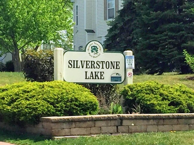 Building Photo - 525 Silverstone Dr