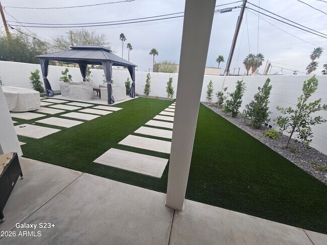 Building Photo - 2817 N 71st Pl