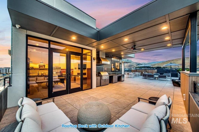 Building Photo - Stylish 1 Bed, 1 Bath Main-Level Condo in ...