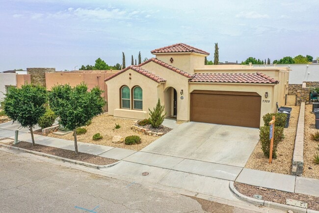 Primary Photo - Beautiful Westside home with 3 bed-2 baths...