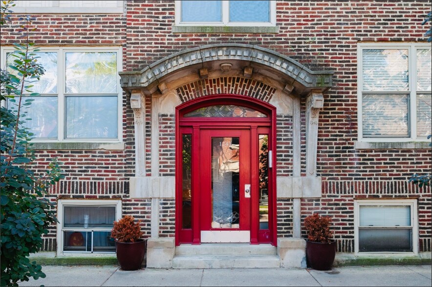 Entrance - 1243 W Rosemont Ave