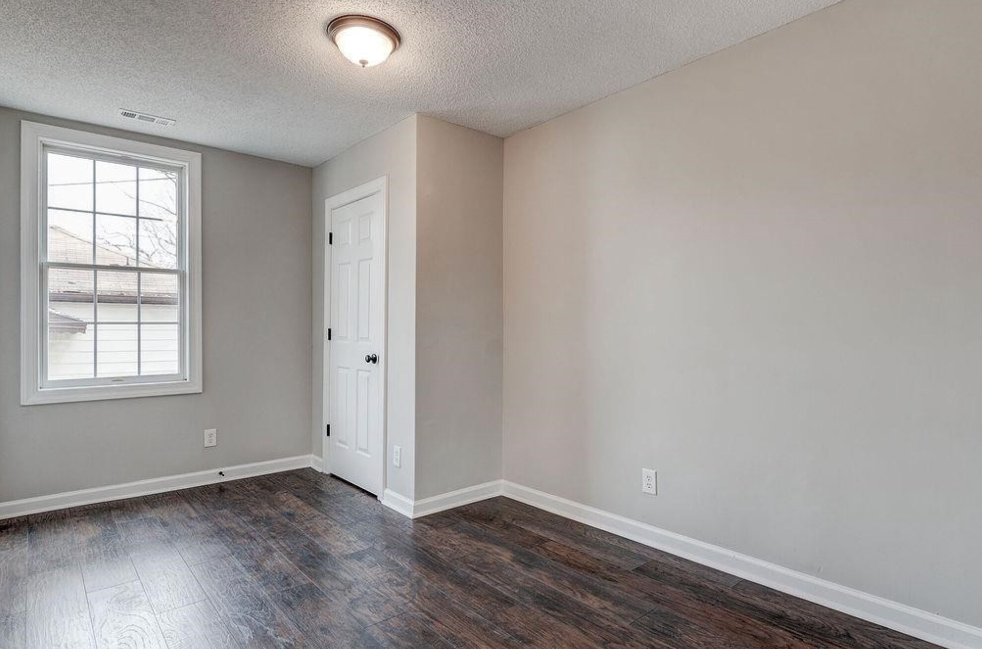 Building Photo - Room in House on Dupree St