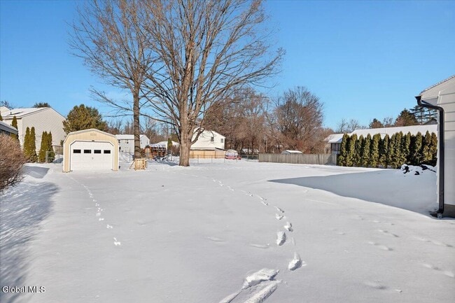 Building Photo - 257 W Circular St