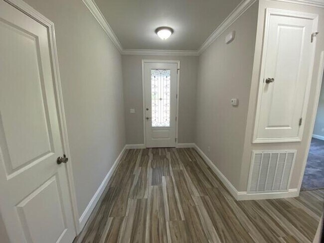 Building Photo - Spacious 3 Bedroom Home in Mary Esther!