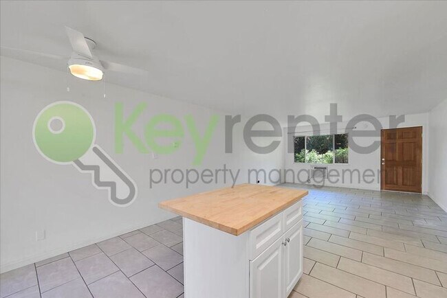Building Photo - 6705 Greenback Ln