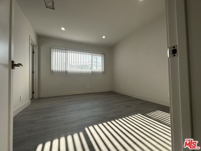 Building Photo - 1118 S Holt Ave