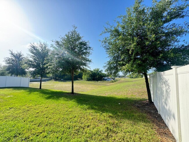 Building Photo - Your Dream Home Awaits in the Heart of Dav...