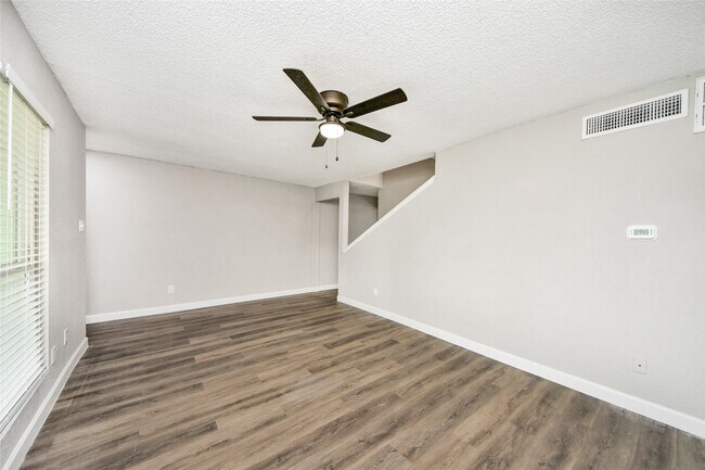 Building Photo - 781 Country Pl Dr