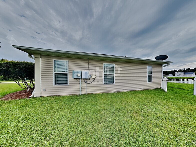 Building Photo - 128 Heartstone Cir