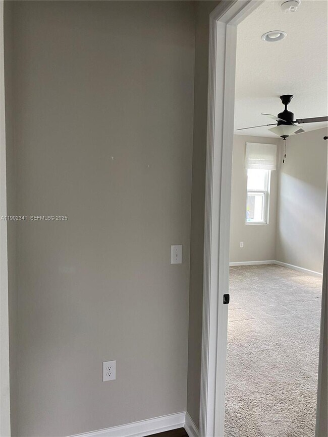 Building Photo - 125 Lake Smart Cir