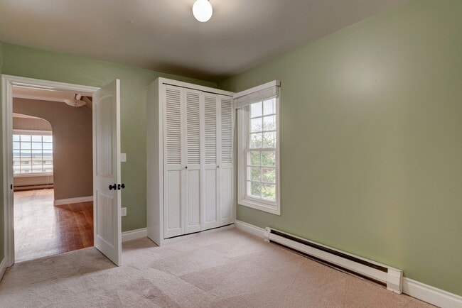 Building Photo - Pet Friendly 2 Bed, 1 Bath Home