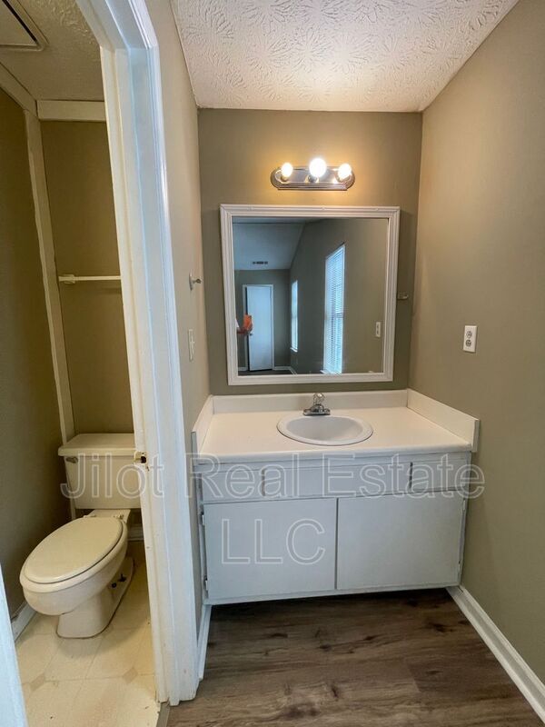 Building Photo - 372 Riverbrook Trail