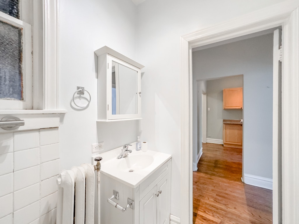 Building Photo - 1337 W Lunt Ave