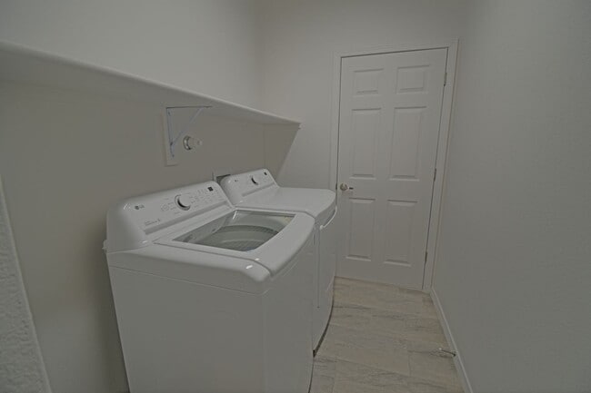 Building Photo - Brand New 3bd/2ba Available for Immediate Move In