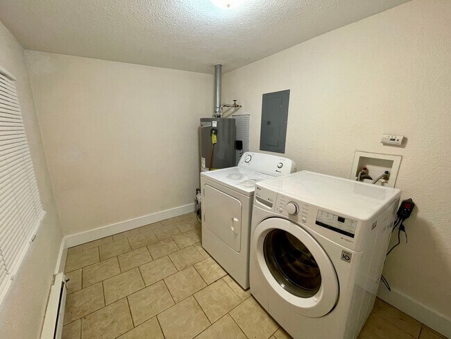 Building Photo - Adorable 2 bed 1 bath home in the heart of Fort Collins