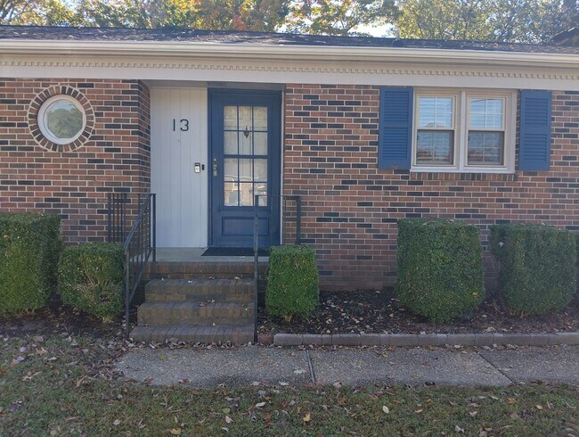 Building Photo - 13 Bosch Ln