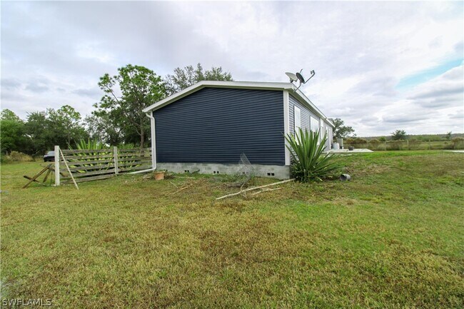 Building Photo - 4660 43rd Ave NE