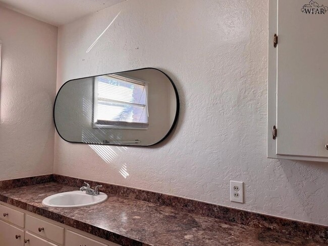 Building Photo - 4200 University Ave