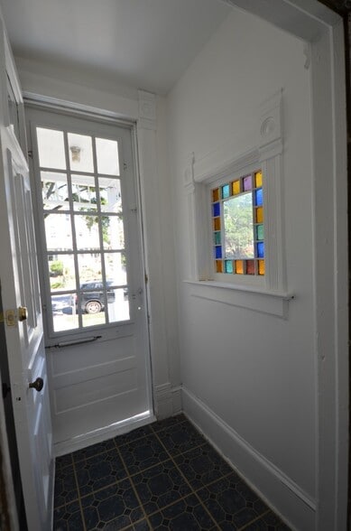 Entry Foyer - 2429 N Oakland Ave