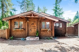 Building Photo - Charming Enatai Craftsman Near Lake Washington – 3BR/2BA- AVAILABLE NOW!