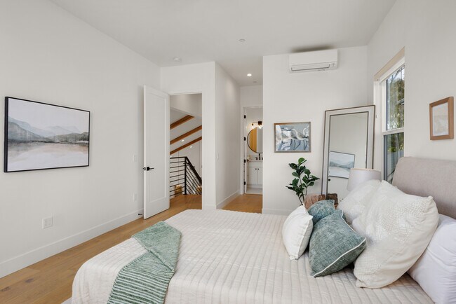 Building Photo - 623 Colima St