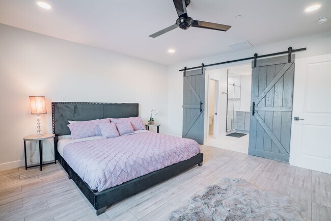 Building Photo - NO HOA Heated Pool-Gorgeous 3bed/2bath Home in Old Town Scottsdale