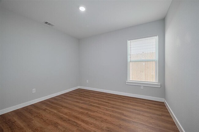 Building Photo - 6611 Bacher St