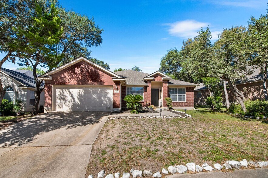 Building Photo - 13839 Bent Ridge Dr