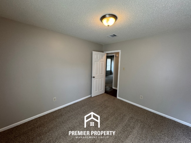 Building Photo - 6602 Beaverlodge Dr