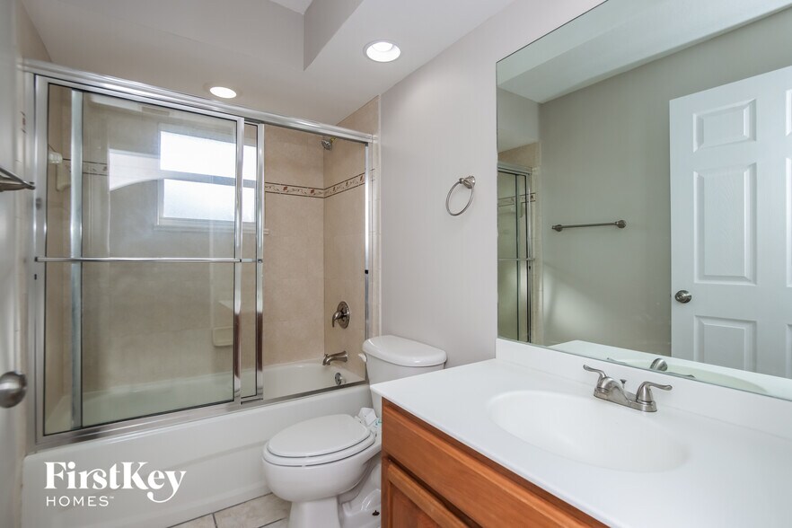 Building Photo - 914 Caligula Ave SE