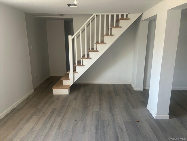 Building Photo - 15 Waldron Ave