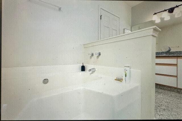 Building Photo - 1422 Fox Pointe Cir