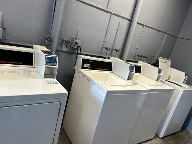 Building Photo - 110 SE 2nd St