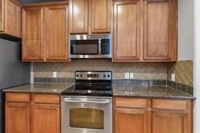 Building Photo - 2 Bed 2.5 Bath in Lewisville