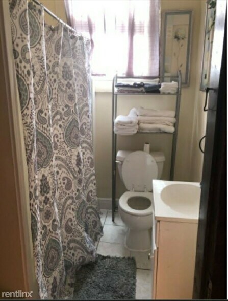Bathroom - 3109 Milan St