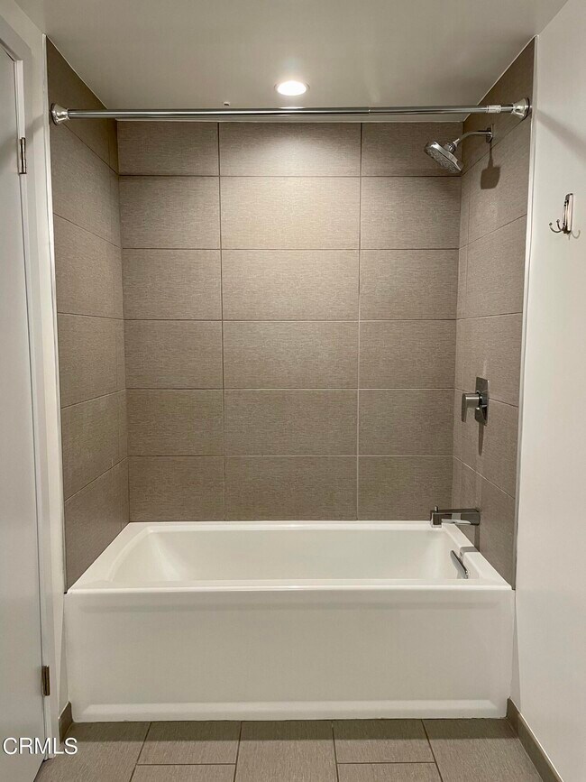 Building Photo - 137 S Wilson Ave