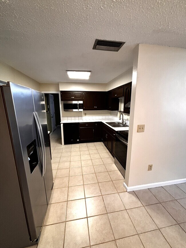 Building Photo - 1134 SE 3rd St