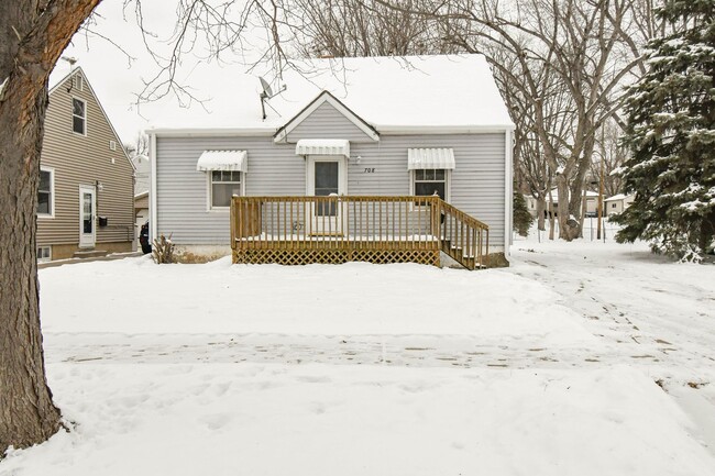 Building Photo - Charming Home in Central Sioux Falls with ...