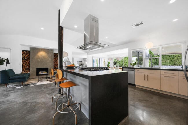 Building Photo - 71520 Gardess Rd