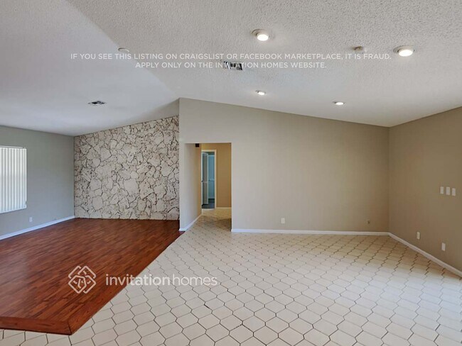 Building Photo - 11440 NW 18th Manor