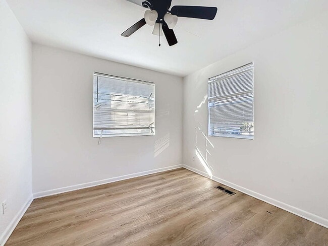 Building Photo - 5330 Quan Dr