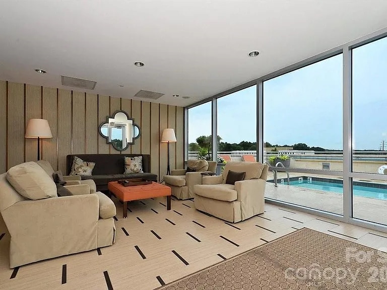 Building Photo - 1133 Metropolitan Ave