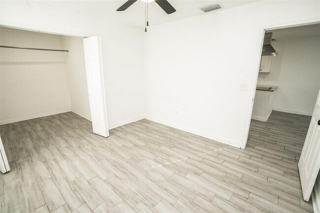 Building Photo - 1007 E 32nd Ave