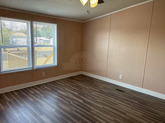 Building Photo - 5013 Tiffany Cir