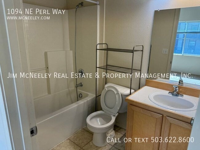 Building Photo - 1094 NE Perl Way