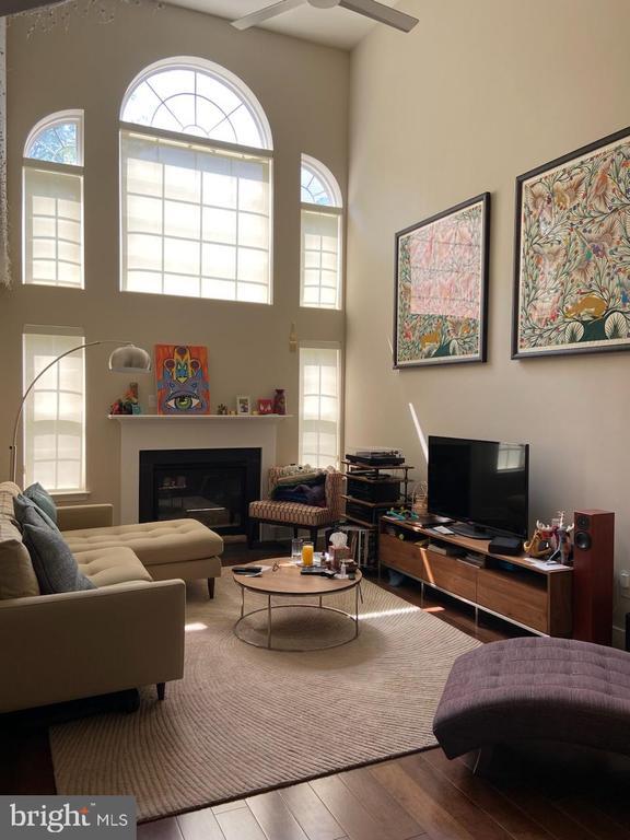 Building Photo - 805 Rosehill Dr