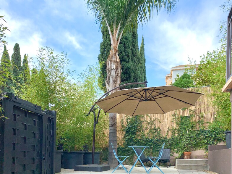 Building Photo - 819 S Grand View St