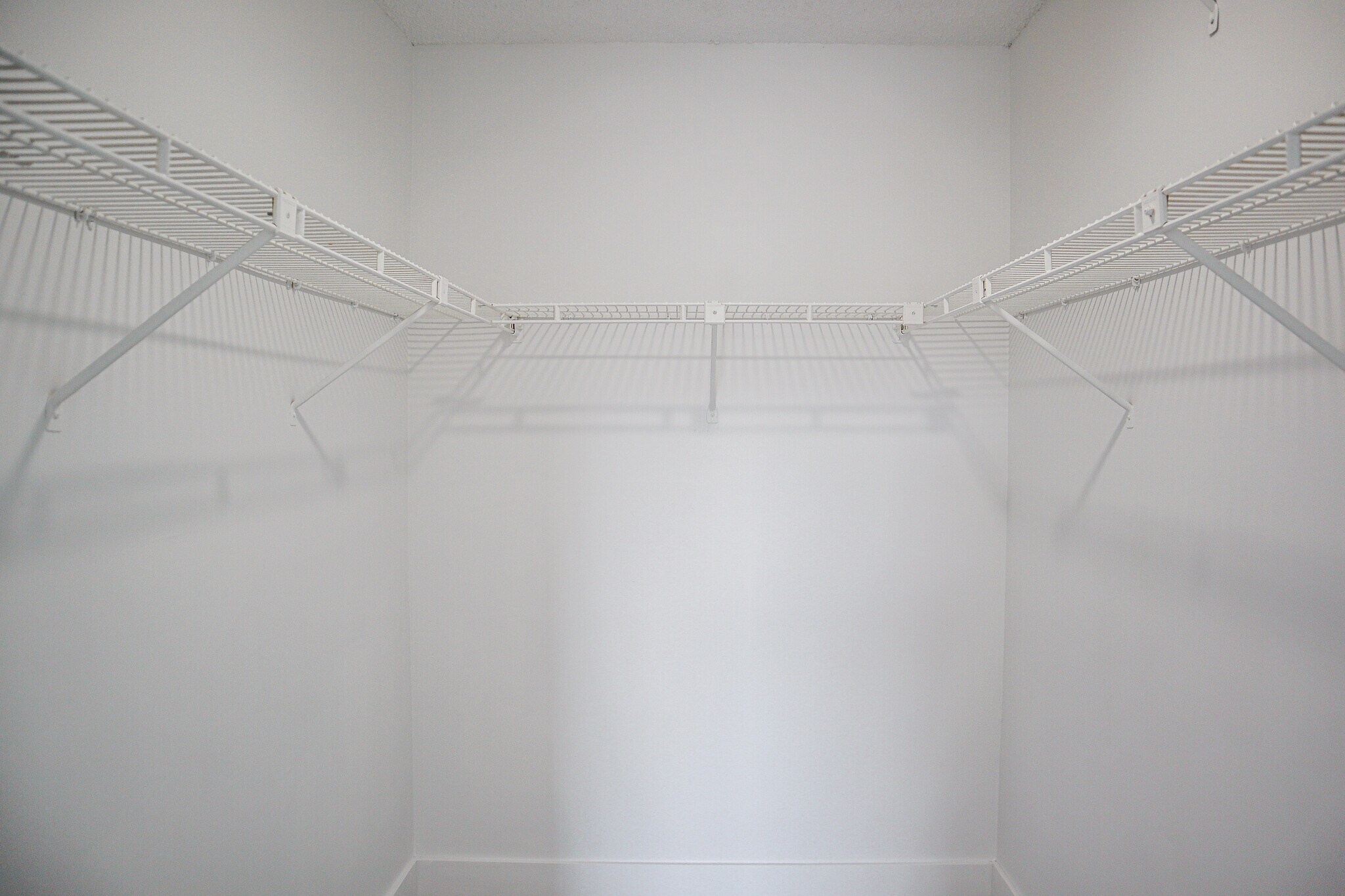 Building Photo - 8005 Lake Dr